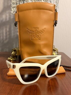MCM White Cat Eye Sunglasses MW0010-21A NWT + Crossbody Pouch